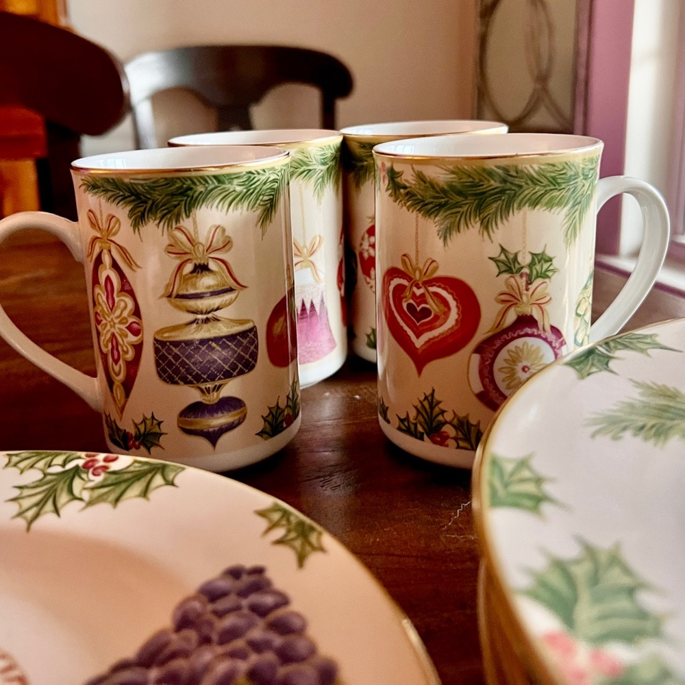Festive Holiday Dinnerware Set 🎄 - Picture 5 of 5